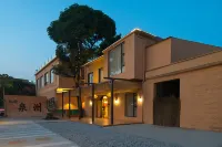 RUSTIC LUXURY HOTEL
