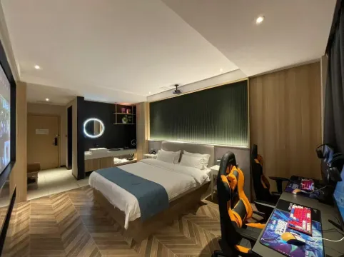 Chaoshikong E-sports Homestay (Weifang Taihua City)