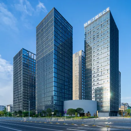 Platinum lnternational Apartemnt Shenzhen Pingshan High Railway Station Baolong Subway Отели рядом с достопримечательностью «Biadi Share Co. ООО.»