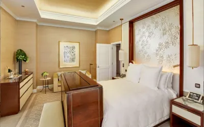 The Peninsula Chicago Hotels near 330 N Wabash Ave
