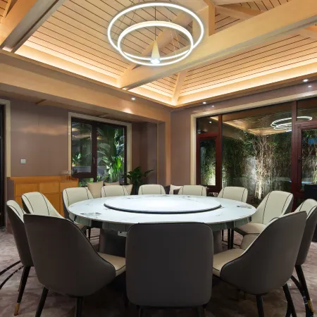 Sanya Fengchuang Holiday Hotel (Municipal Government Branch)