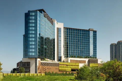 Sheraton Hong Kong Tung Chung Hotel