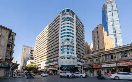 Changsha Sallymore Hotel (Wu Yi Square IFS Guojin Center) Отели рядом с достопримечательностью «Central South University Railway Bridge and Tunnel Statics Laboratory»