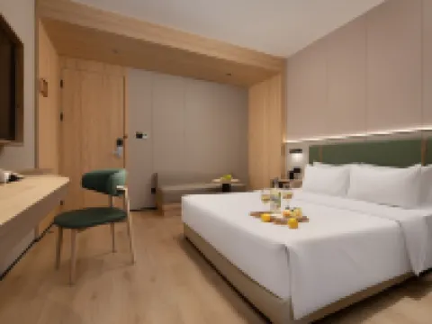 Taizhou Huangyan·Paris Designer Hotel (Wuyue Plaza Branch) Hotels in Taizhou