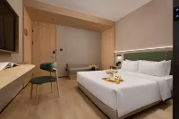 Taizhou Huangyan·Paris Designer Hotel (Wuyue Plaza Branch)