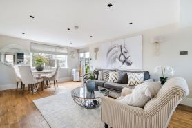 LONDONERS - The London Residence