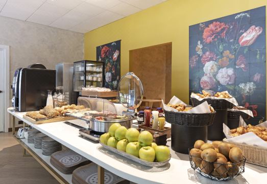 코모 호텔 내부 전경