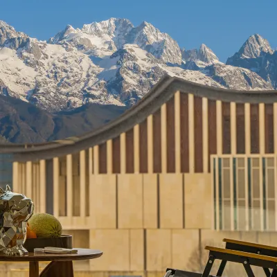 See the mountains as if you were meeting each other Loft Villa·Snow Mountain Resort Hotel Hotels near World Heritage Park