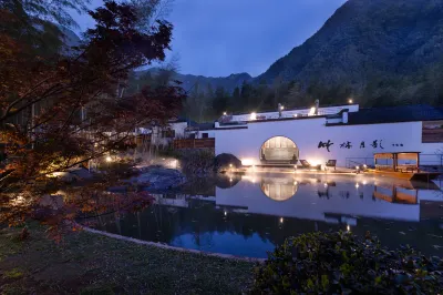 Zhuyin Jingshe Hotels in On the Mingyue Mountain
