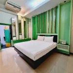 Hi-end hotel sriracha