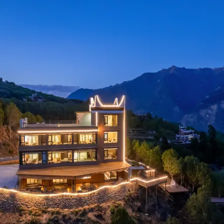 Xianbai Private Hot Spring · Scenic View Cloud Villa
