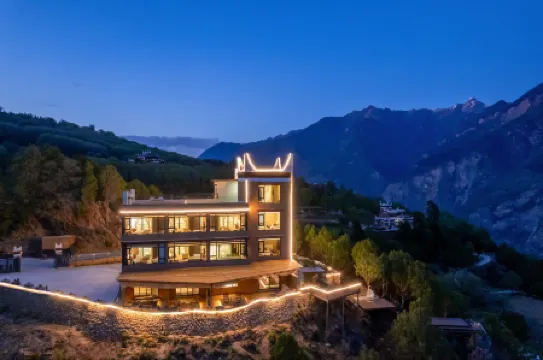 Xianbai Private Hot Spring · Scenic View Cloud Villa