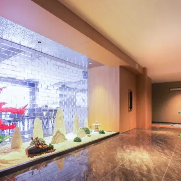 H Hotel (Chifeng Municipal Government High-speed Railway Station)