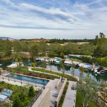 Ilot du Golf, BW Premier Collection Hotels near Midi Beach