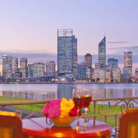 The Peninsula Riverside Serviced Apartments Отели рядом с достопримечательностью «Applecross Art»