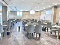 Yak Holiday HotelHoliday Hotel (Hongyuan Silver Pearl Square Branch)