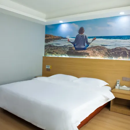 Super 8 Hotel (Ningdong Town People's Government Zhongkai Central Plaza)