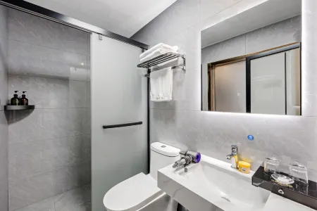 Anqing Yixin Hotel Отели рядом с достопримечательностью «Zhao Puchu Former Residence»