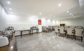 Xinyi Hotel (Neijiang High-Speed Railway North Station Normal College)
