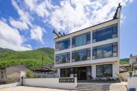 Floral Hotel·Yihu Yishu Hotel(Taiping Lake Scenic Area) Hotels near Jiangnan College