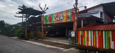Rick Resort Teluk Intan Отели в г. Hilir Perak