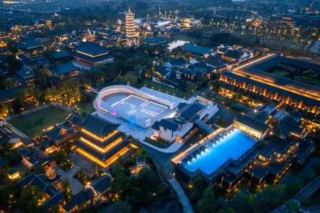 Puyuan Fashion Ancient Town Meshang Resort Hotel Отели в г. Цзясин