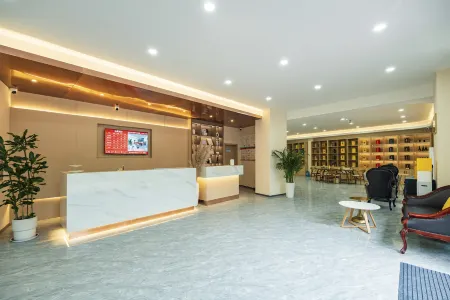 Park Lane Hotel Chengdu (Qingbaijiang Wanda Plaza) Отели рядом с достопримечательностью «Sichuan Construction Department Televison University Branch (Junior College)»