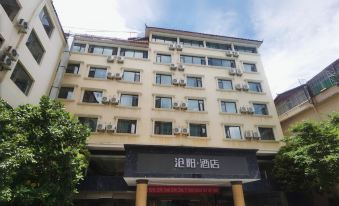 Lijiang Cangyang Hotel (Ancient Town Big Water Wheel Store) - Housity