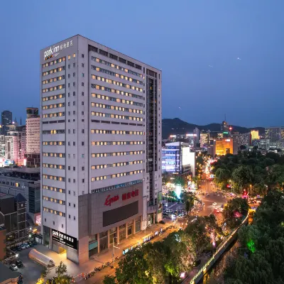 麗柏酒店（濟南泉城廣場趵突泉北門店） 鄰近五龍潭公園的酒店