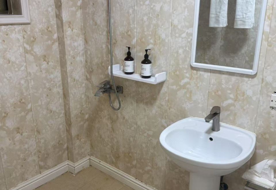 Gold Saipan Hotel 주변의 거리 전경