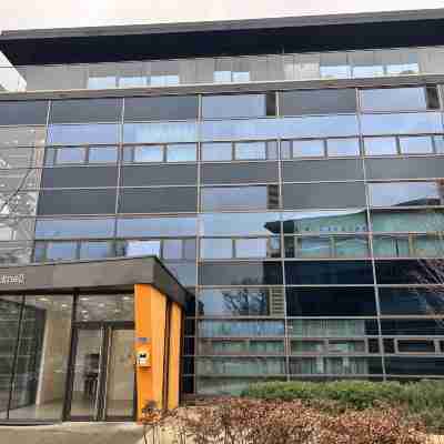 Modern 1 Bed Apt Near Ascot- with parking Hotel Exterior