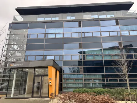 Modern 1 Bed Apt Near Ascot- with parking Отели в г. Бракнелл