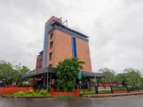 Shera Hotels & Banquets テインのホテル