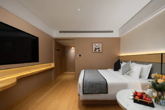 Fuhai Chaoyun  Hotel (Yalong Bay Branch, Sanya) Отели рядом с достопримечательностью «Baodao Luobei Aquarium»