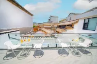 Shine. Shanyu | Lì Lì Wàn Xiāng Cafe · Bar ° Shì Wéi Chá Kā Design Xiaozhù Hotels near Xianfeng Weishan Chongzheng Academy