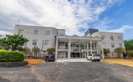 CHUANFU SHIMEN HOTEL Отели рядом с достопримечательностью «Longtan Tourist Pond»