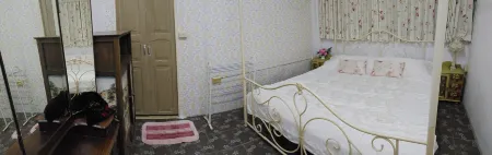 Balmy Hideout Cafe Homestay Отели в г. Мае-Он