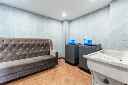 Macau E-Sports Hotel (Huzhen) Отели рядом с достопримечательностью «Huzhen Station»