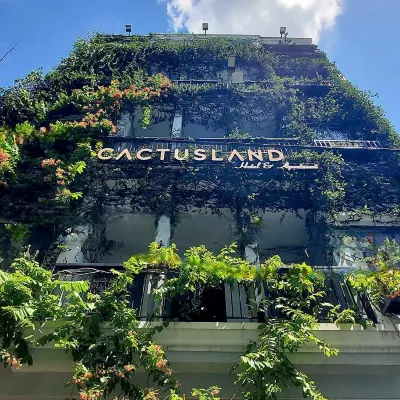 Cactusland Hotel & Apartment Отели рядом с достопримечательностью «Фунхуан»