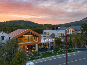 Floral Hotel·Juntang Valley Hotel(Maoshan Dongfang Salt Lake City Store)