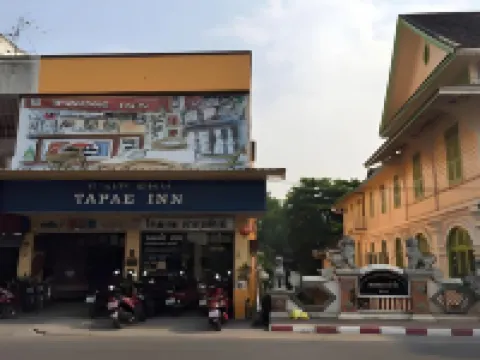 Tapae Inn Hotels near Waroros Market