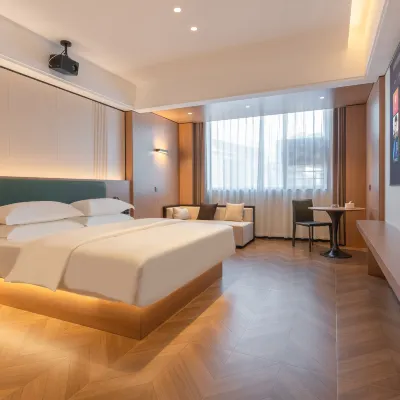 Meilan Four Seasons Hotel (Yunshan Fengjing Plaza) Hotels near Vocational and Technological School of Guangdong Environment Protection
