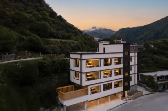 Yunqidu Constant Oxygen and Warmth Private Hot Spring Villa (Shuangqiao Valley Scenic Area)