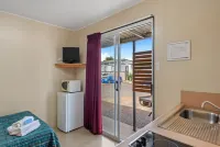 Discovery Parks - Blackwater Hotels in Rolleston