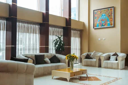 Capital Hotel and Spa Отели рядом с достопримечательностью «Собор Святой Троицы»