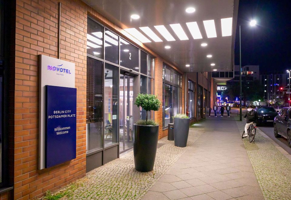 노보텔 스위트의 깔끔한 욕실 내부