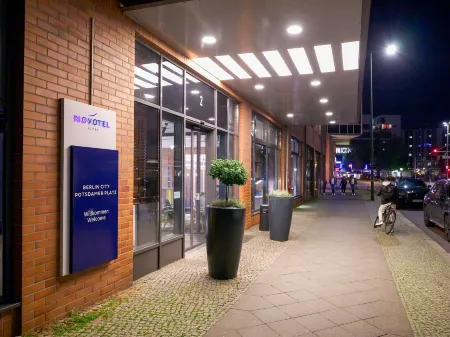 Novotel Suites Berlin City Potsdamer Platz Отели рядом с достопримечательностью «КПП Чарли»