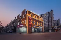 โรงแรมฮอลิเดย์จินเยว่ ฮาร์บิน โรงแรมในJiangbei Sun Island. City Hall Area