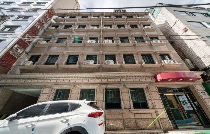 Ivy Hotel
