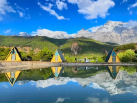 玉龍雪山日照金山途宿campsite觀景營地 鄰近中虎跳石的酒店